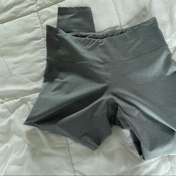 Old navy leggings - Picture 2 of 4